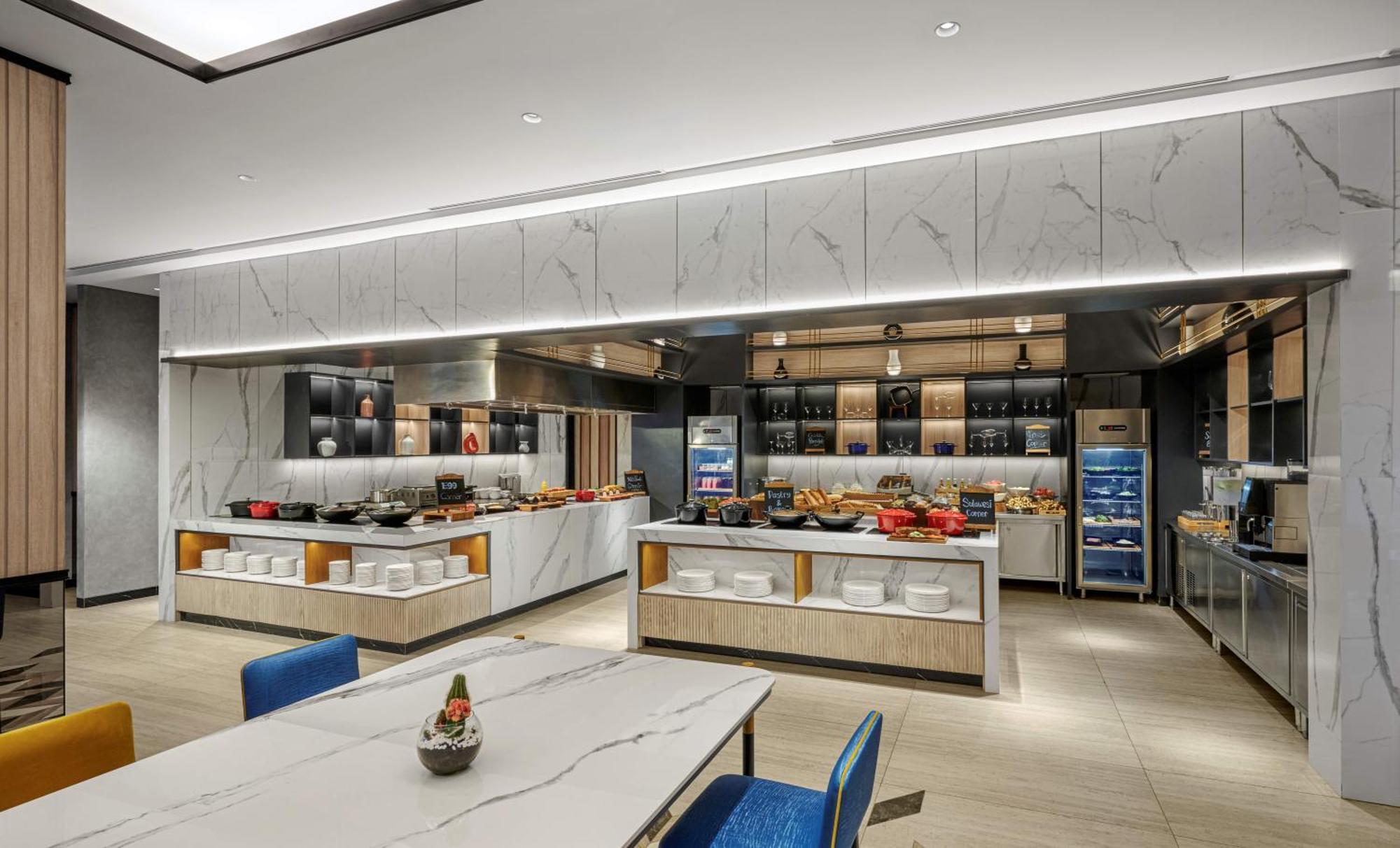 Hyatt Place Makassar Esterno foto