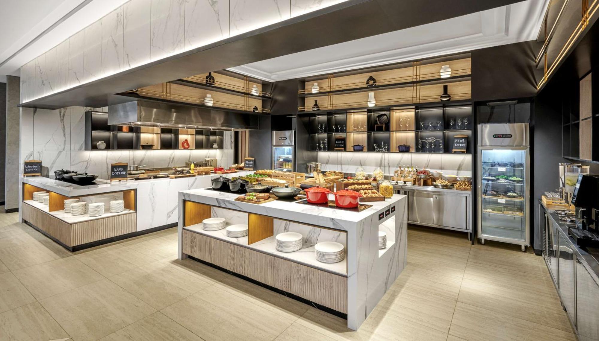 Hyatt Place Makassar Esterno foto